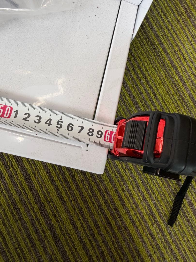 パンチングパネル両面ディスプレイラック、30個のフックとキャスター付き、ホワイト