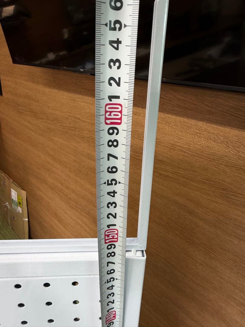 パンチングパネル両面ディスプレイラック、30個のフックとキャスター付き、ホワイト