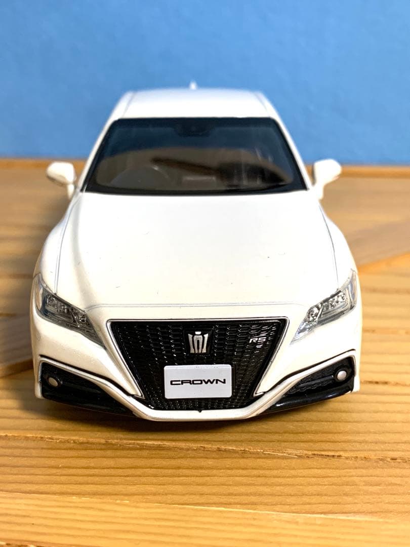 1/30 トヨタ クラウン RS 2.0L ターボ 1/30 カラーサンプル用