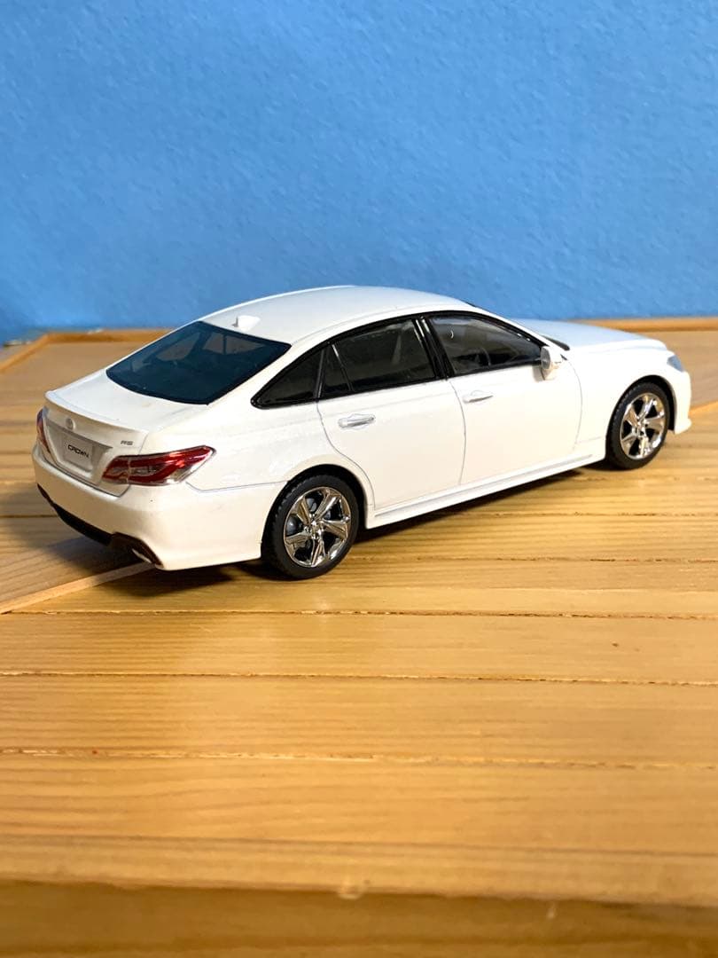 1/30 トヨタ クラウン RS 2.0L ターボ 1/30 カラーサンプル用