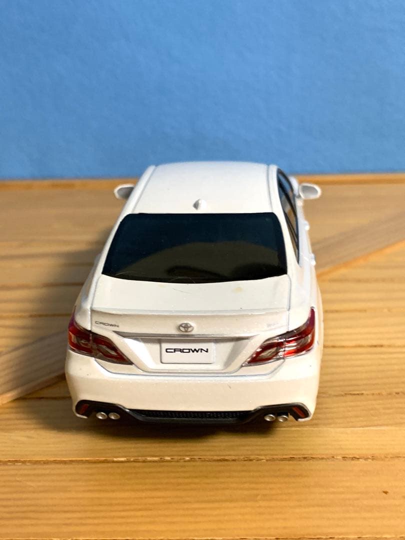 1/30 トヨタ クラウン RS 2.0L ターボ 1/30 カラーサンプル用
