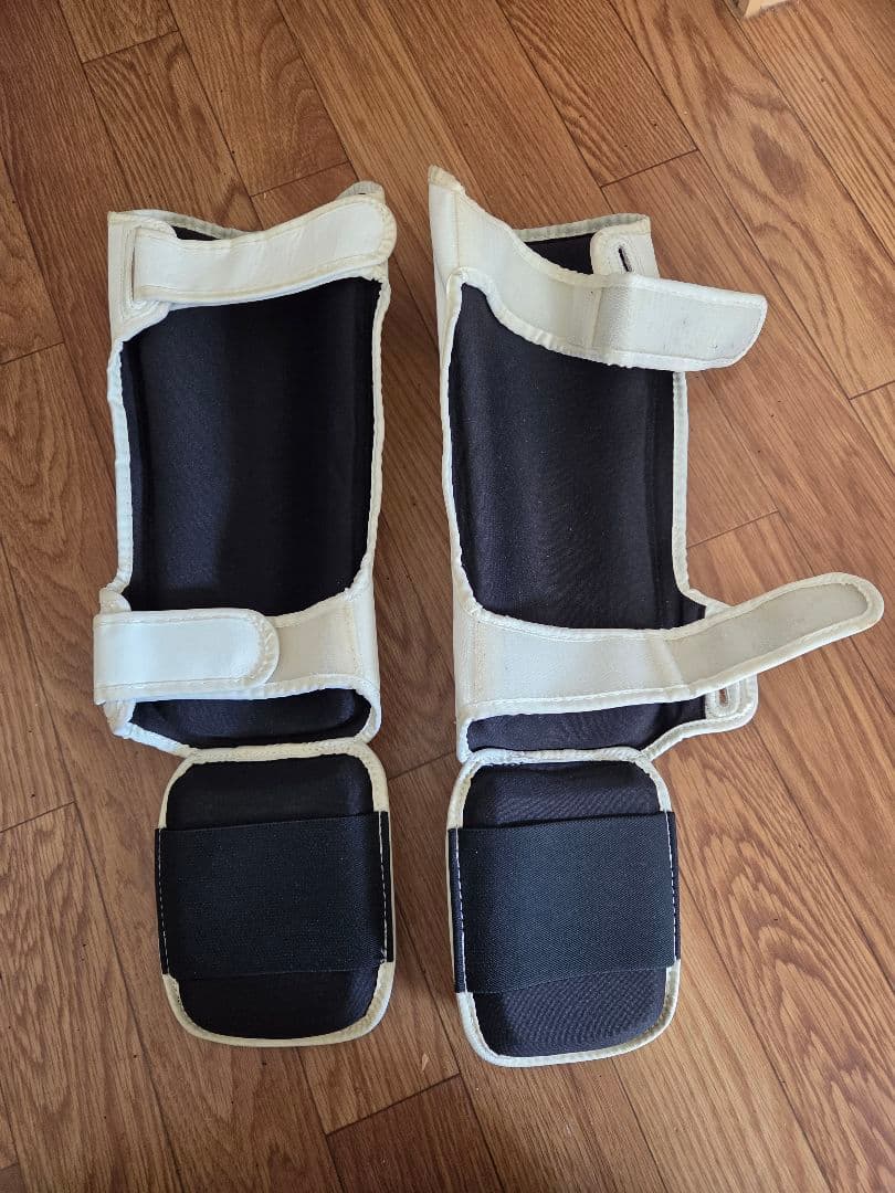 TWINS ボクシンググローブ、レガース Mサイズ ホワイト16オンス