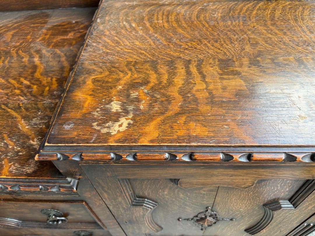 アンティーク　英国クラシック　彫刻家具　キャビネット　サイドボード