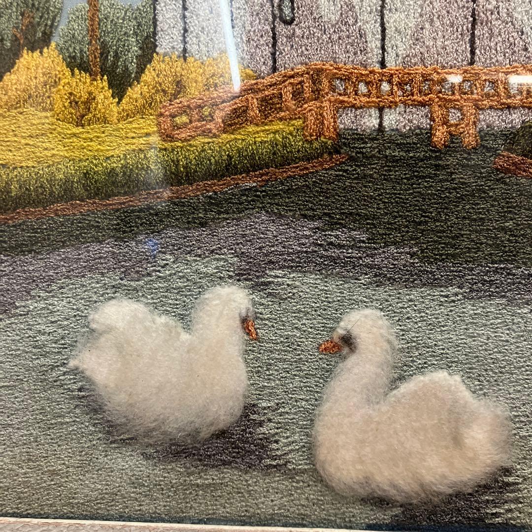 北欧レトロ 白鳥と湖 刺繍画 風景画 絵画 額縁 額装 アート 美術 芸術 飾り