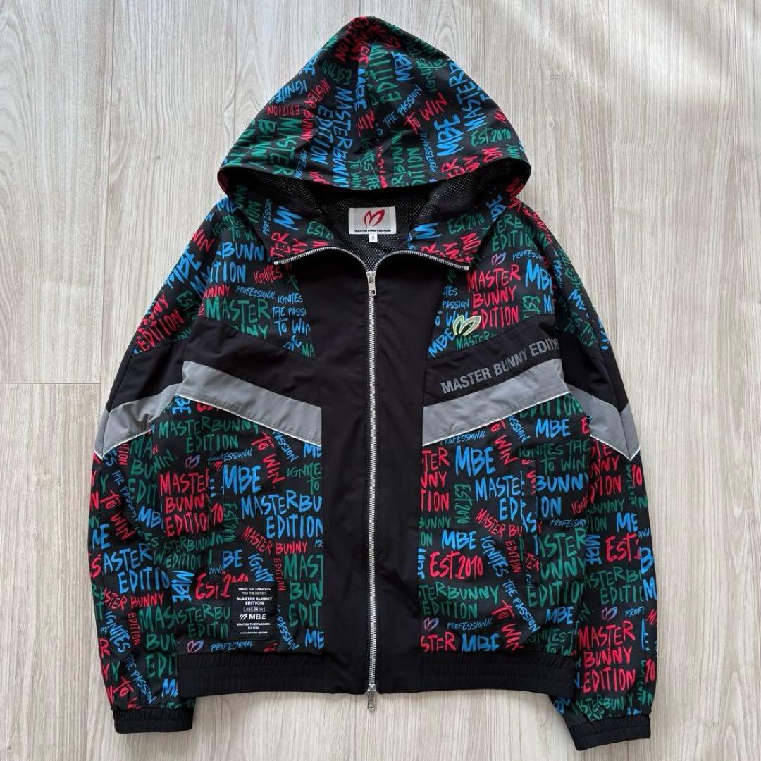 【極美品】マスターバニーエディション 2024 ブルゾン 総柄 フーディ 2 L