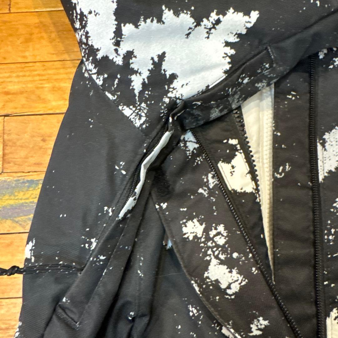 コロンビア　Columbia フード付きアウターウェア 黒白　インナーダウン