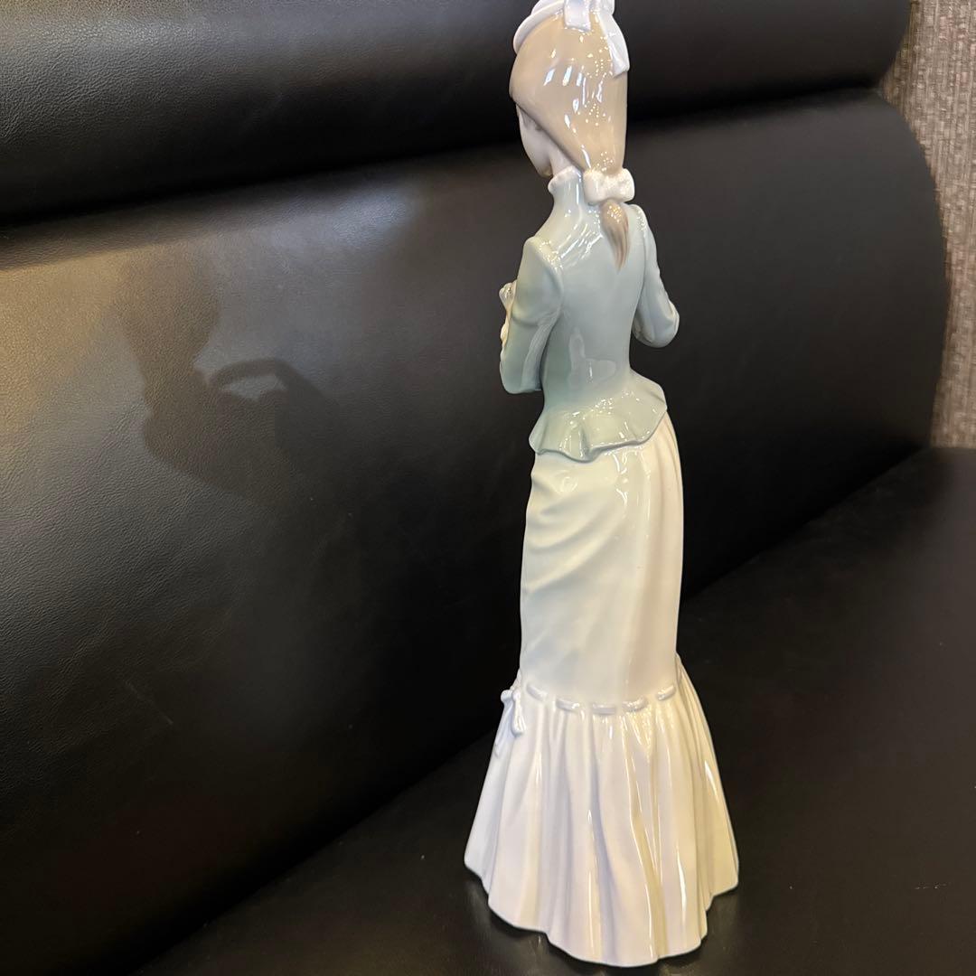 LLADRO 仔犬を抱く貴婦人 リヤドロ