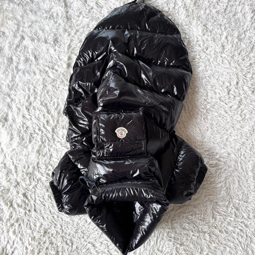 モンクレール 犬用 ダウンジャケット　3way フード　刺繍ロゴ　ワッペン　黒