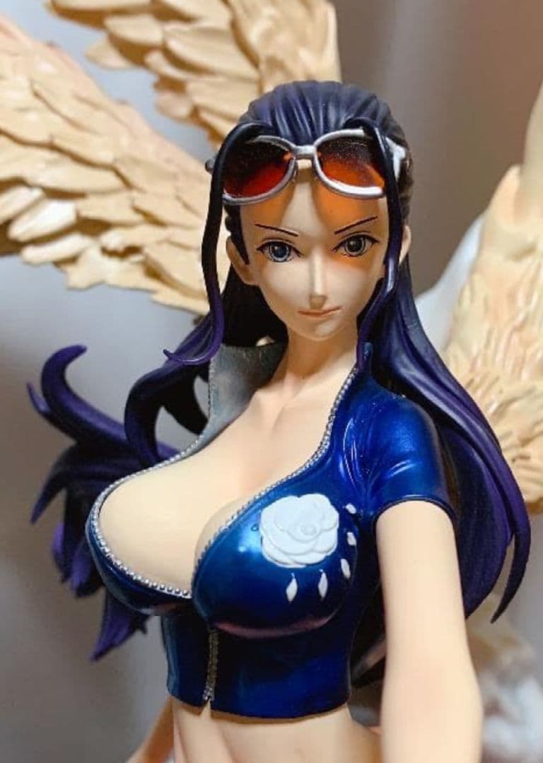 ワンピース　ニコ・ロビンフィギュア