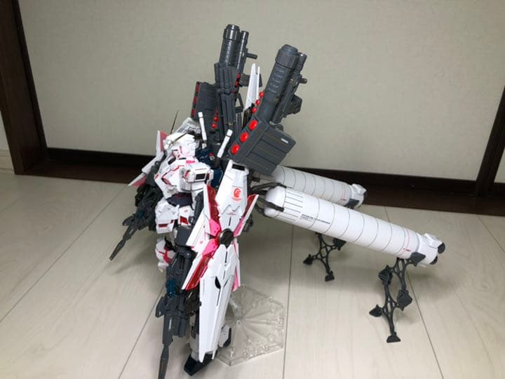 MGフルアーマー・ユニコーンガンダム(レッドカラーVer) 無塗装