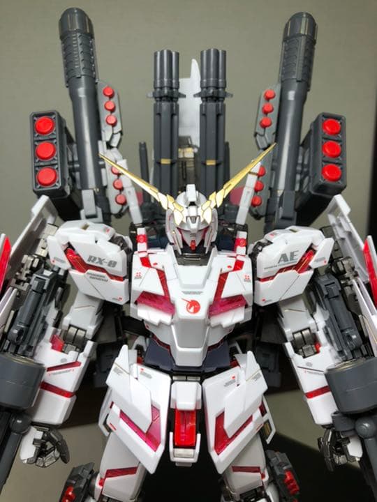 MGフルアーマー・ユニコーンガンダム(レッドカラーVer) 無塗装