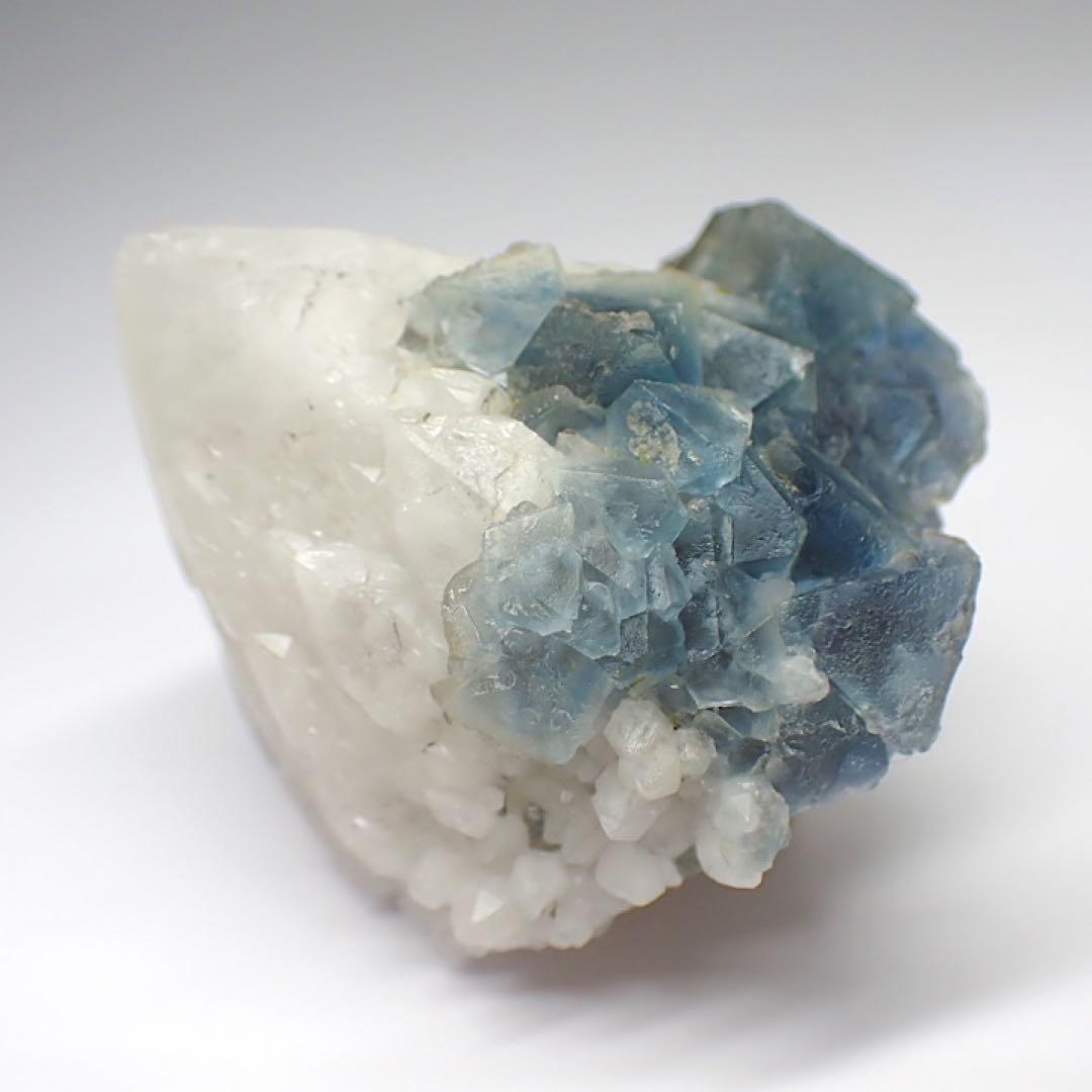 【中国/内モンゴル産】ブルーフローライトwithクォーツ