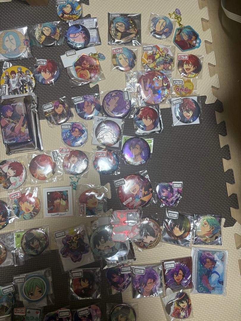 あんスタ　ピンバッジ　缶バッジ