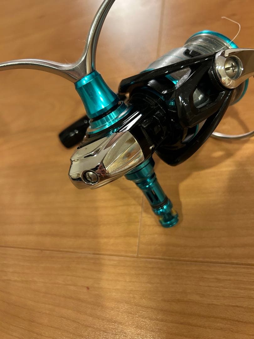 ダイワ エメラルダス 2500S-H-DH スピニングリール DAIWA