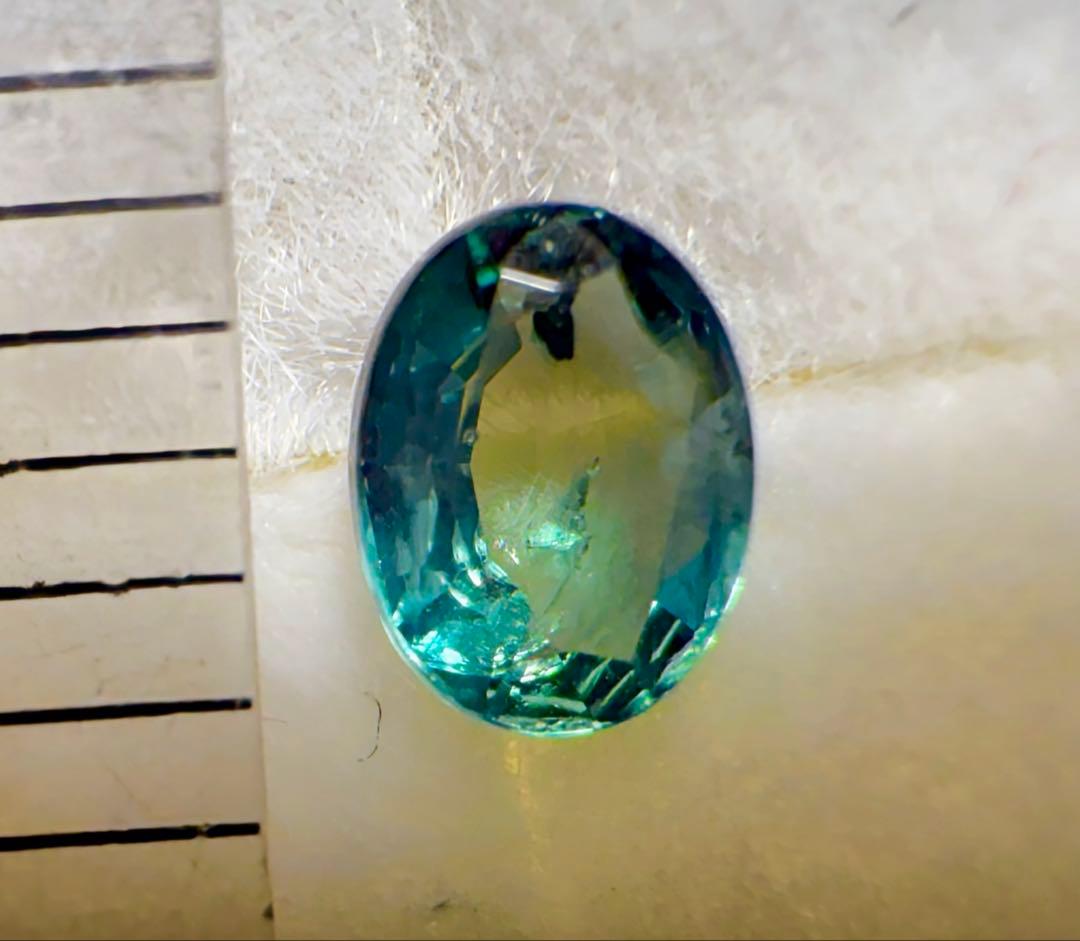 ブラジル連邦共和国ミナスジェライス州ヘマチタ鉱山産アレキサンドライト0.33ct