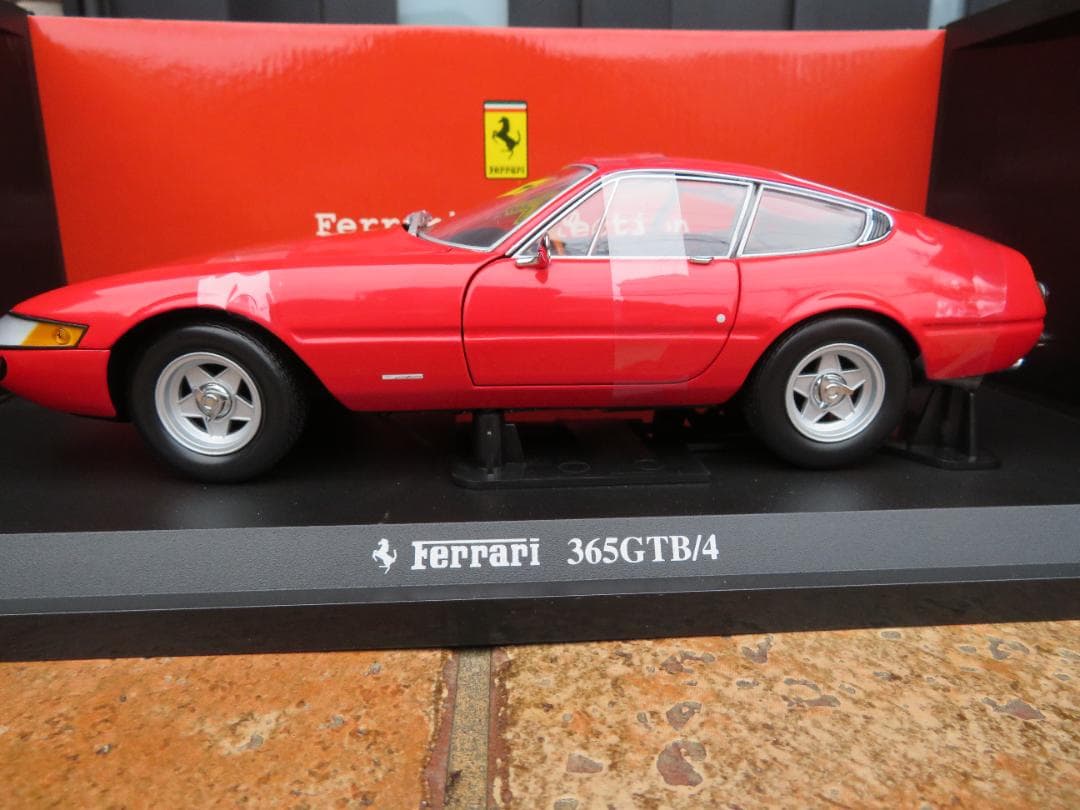 京商　1/18　フェラーリ365GTB4（デイトナ）