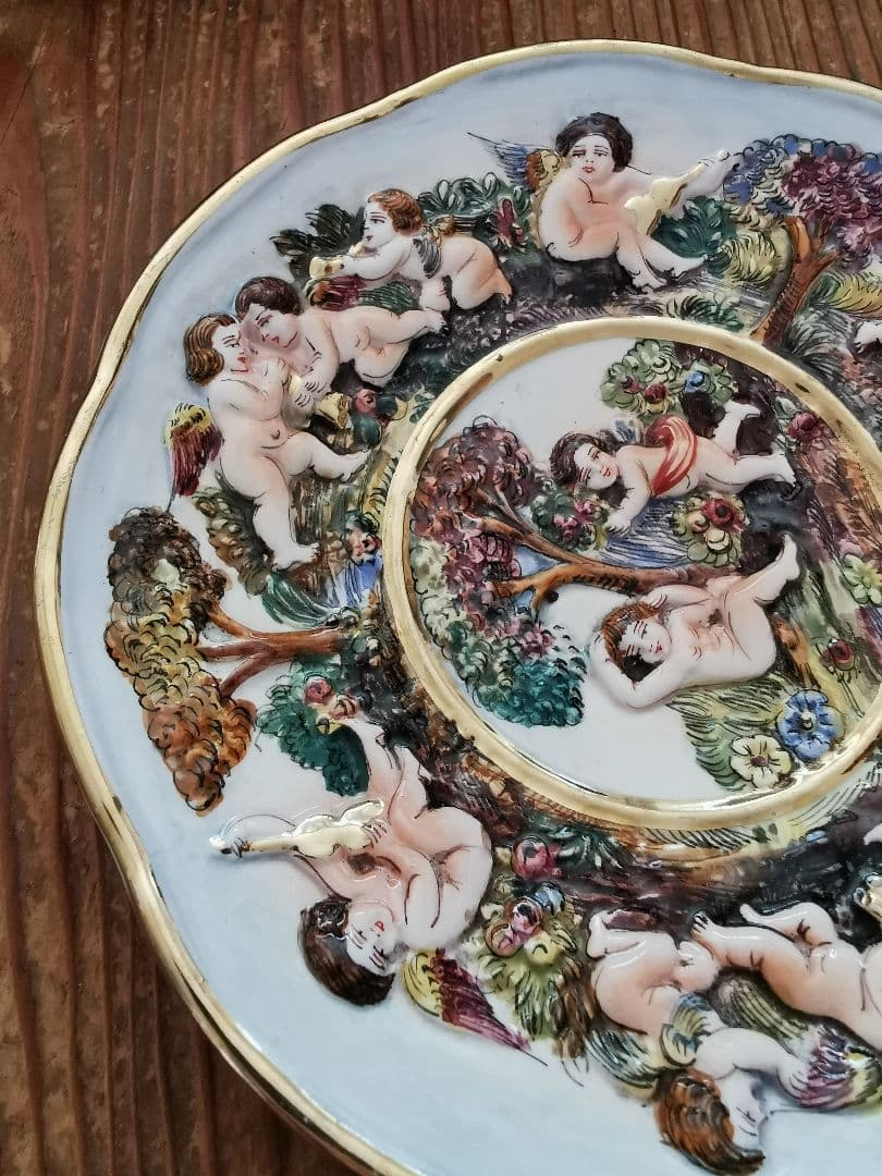 アンティーク イタリア カポデモンテ ハンドペイント エンボス装飾絵皿 天使子供
