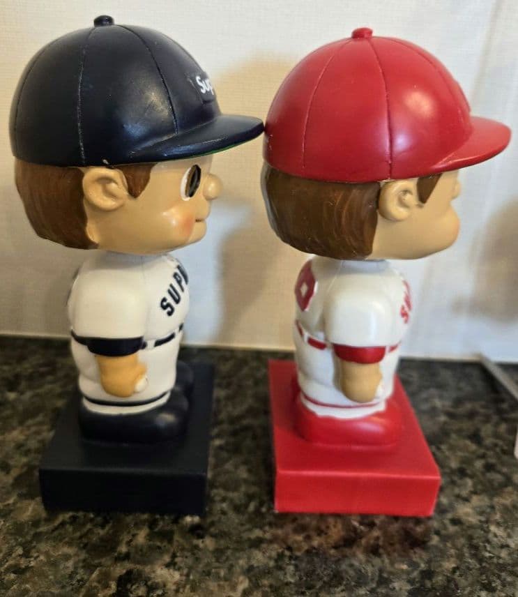 Supreme Bobblehead 赤青2個セットボブルヘッド ステッカー付き