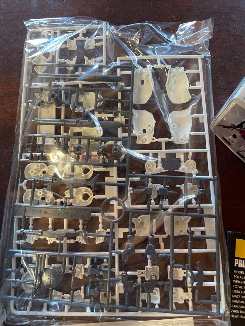 バンダイ HGUC 1/144 MS-06S シャア専用ザク セブンイレブン …