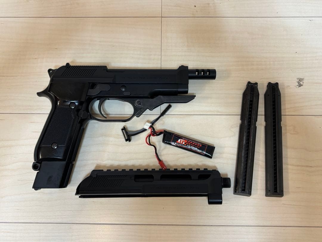 東京マルイ 電動ガン M93R 本体＋マガジン2本＋バッテリー 付属品あり