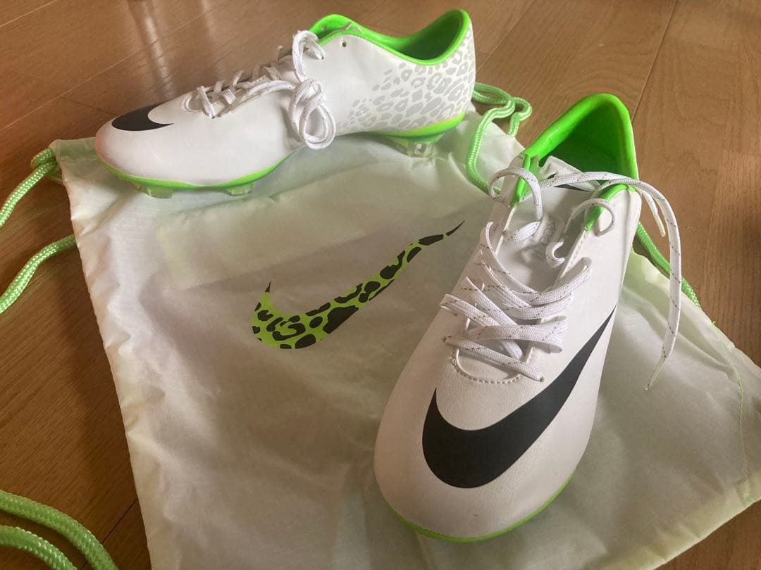 Nike サッカーシューズ ホワイト/グリーン