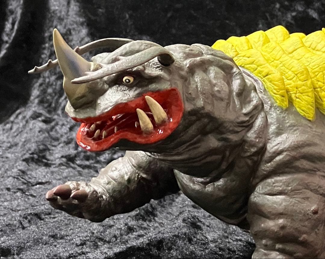 塗装済完成品　ビリケン商会　ネロンガ