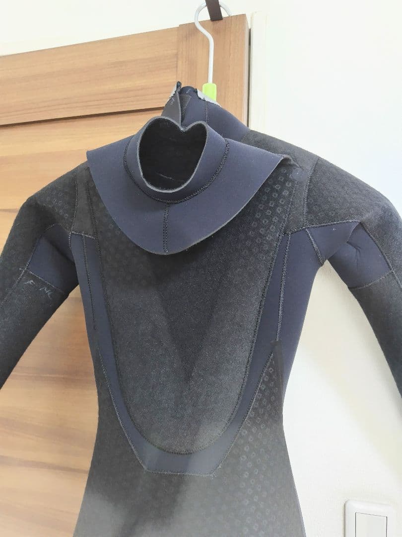 新品送料無料！Billabong レディースセミドライウェットスーツ