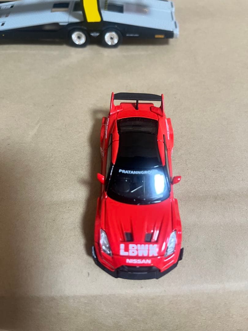 MINI GT♯137 Mercedes Benz Actrosイエロー➕おまけ