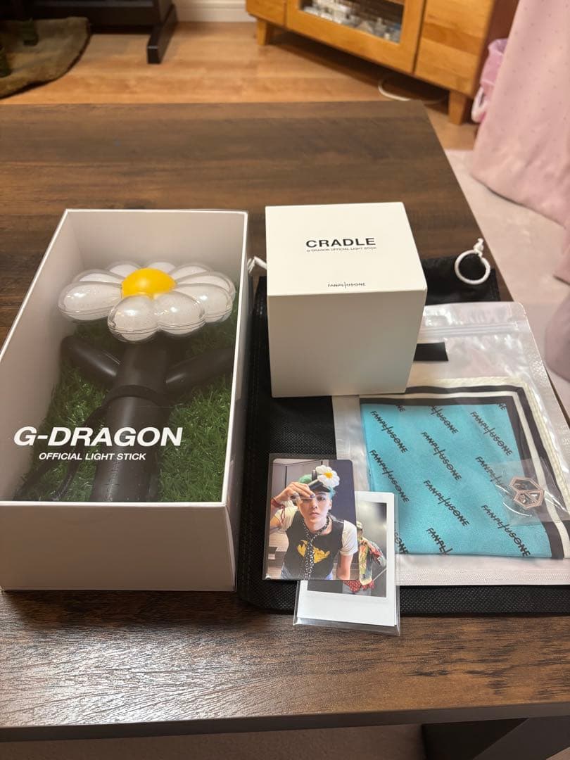 G-DRAGON LIGHT STICK＋CRADLE＋SCARF SET