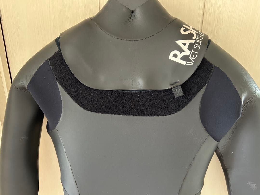 そろそろ冬支度　RASH ラッシュウェットスーツ　セミドライ　L