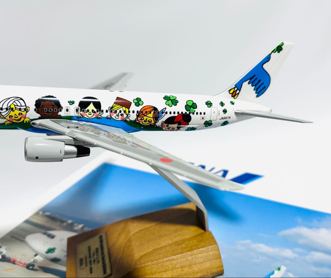 全日空商事 1/200 B767-300 ANA60周年記念 NH50056