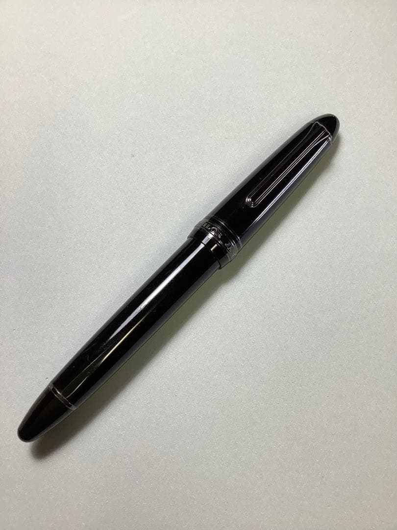 セーラーの万年筆　ブラックラスター　ペン先: EF 【不良個所あり】