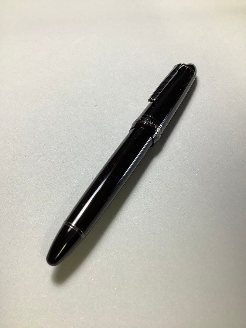 セーラーの万年筆　ブラックラスター　ペン先: EF 【不良個所あり】