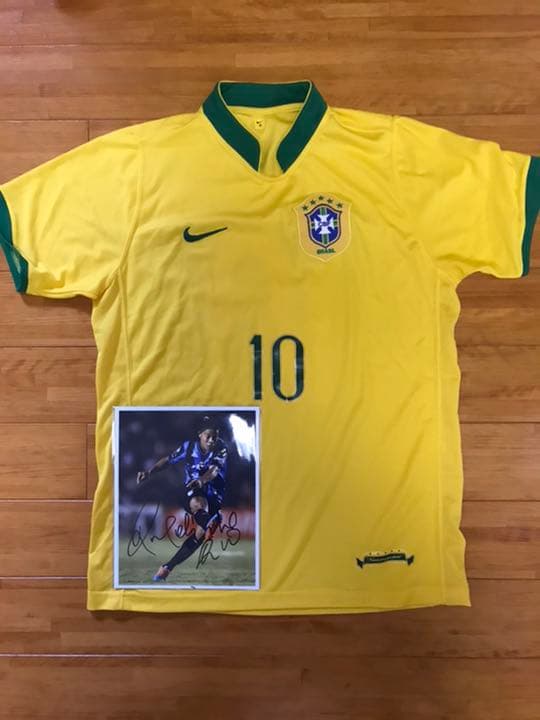 激レア！ロナウジーニョ選手 直筆サイン入り写真＆ユニホームセット　ブラジル代表