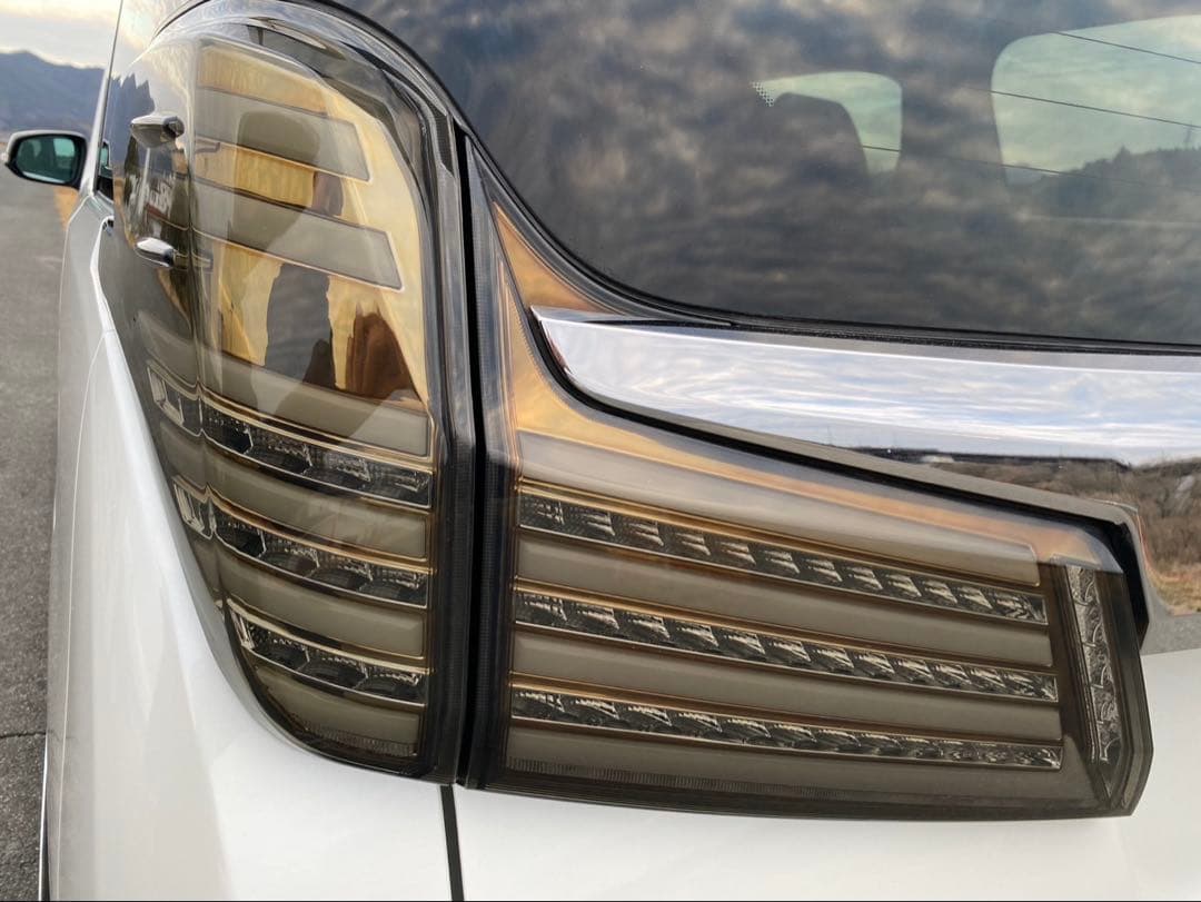 トヨタ アルファード 30後期　ヴァレンティ　スモークテールランプ