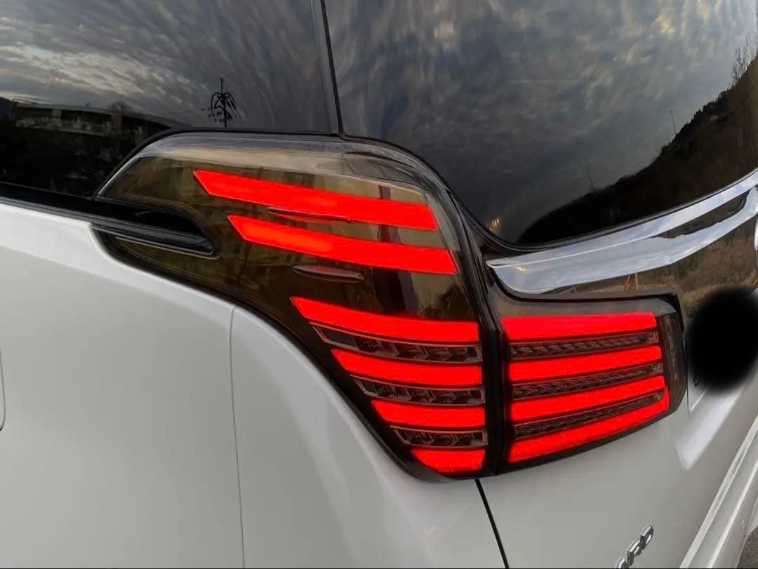 トヨタ アルファード 30後期　ヴァレンティ　スモークテールランプ