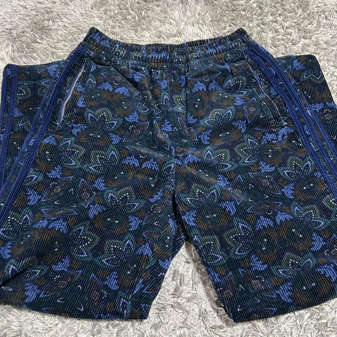 極太 adidas originals 総柄コーデュロイバギートラックパンツ