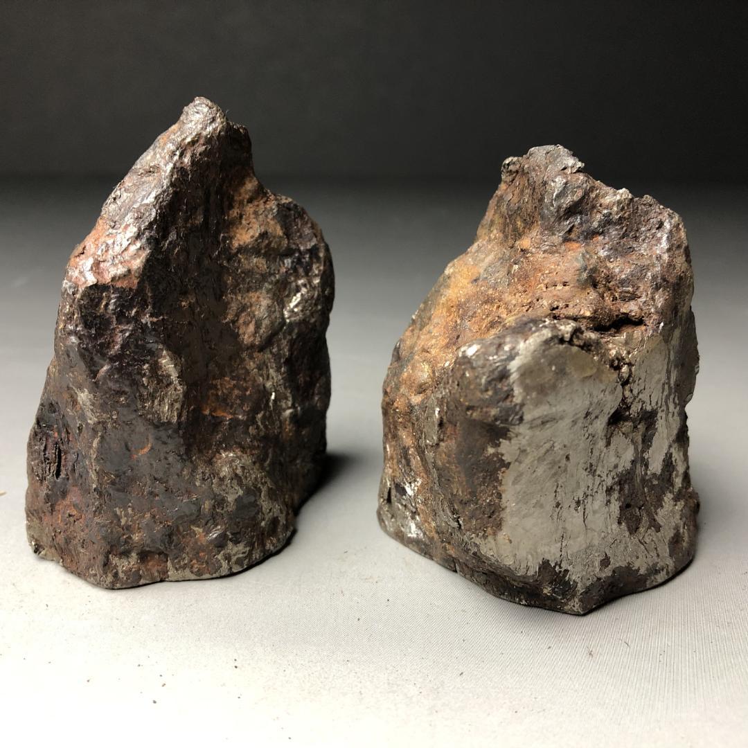 アルタイ隕石　隕石 全面カット　鉄隕石　原石　重さ約993ｇ　立て付き