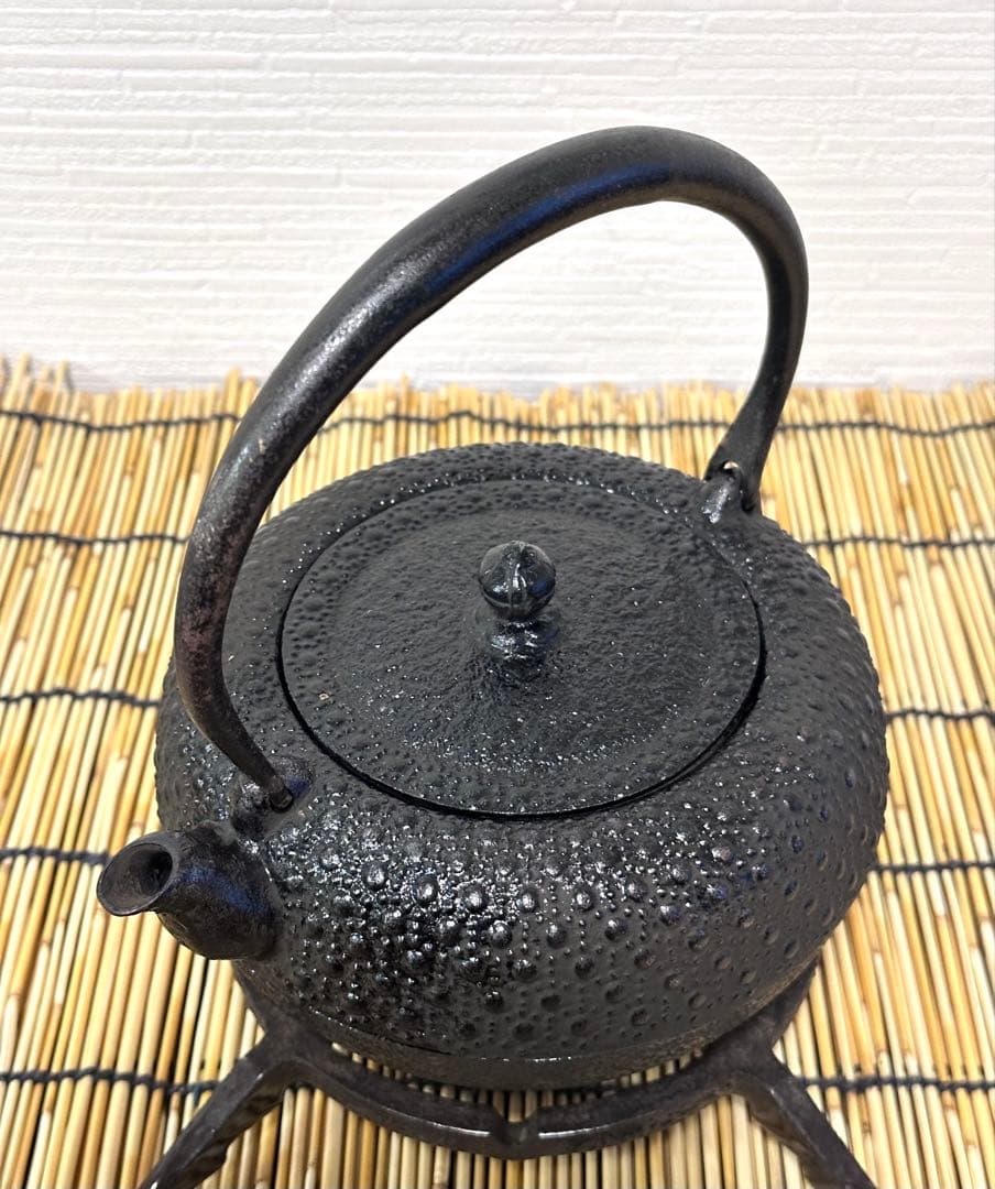 新品、未使用品　南部岩鋳造　１０型　姥口亀甲　南部鉄瓶　南部鉄器　鉄瓶