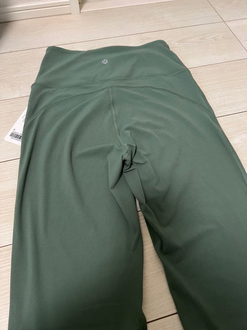 lululemonオリーブグリーン ハイウエスト フレアパンツ 6