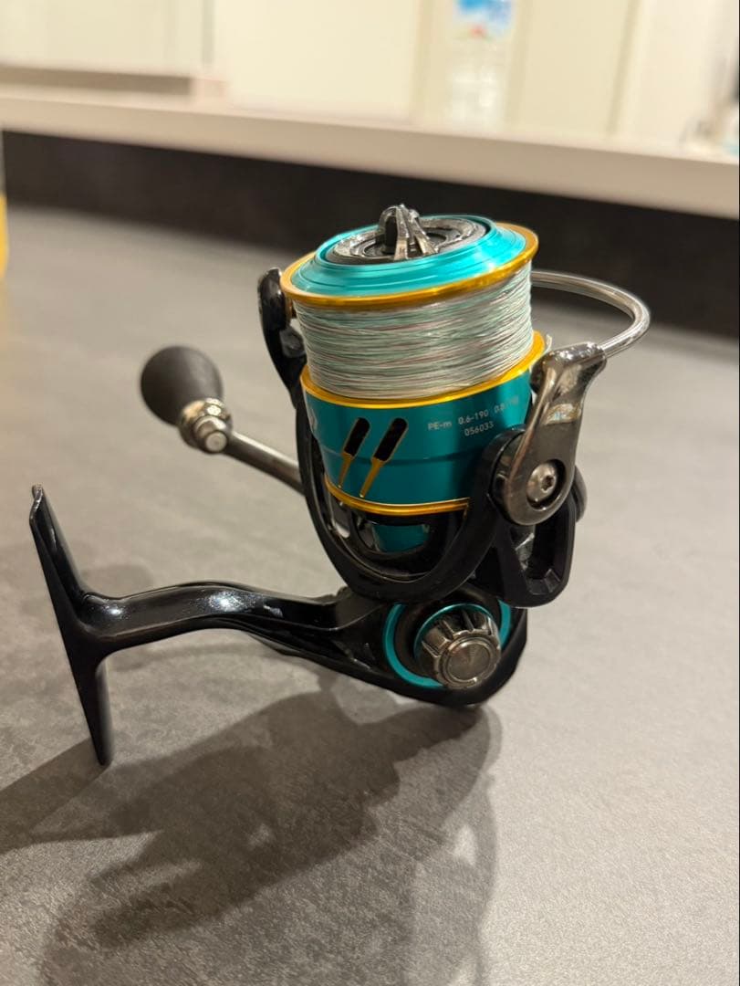 Emeraldas MX 2508PE-DH リール