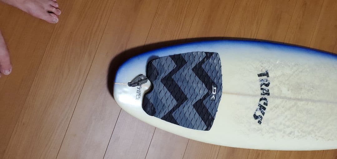 TRACKS サーフボード　180×48×6.2