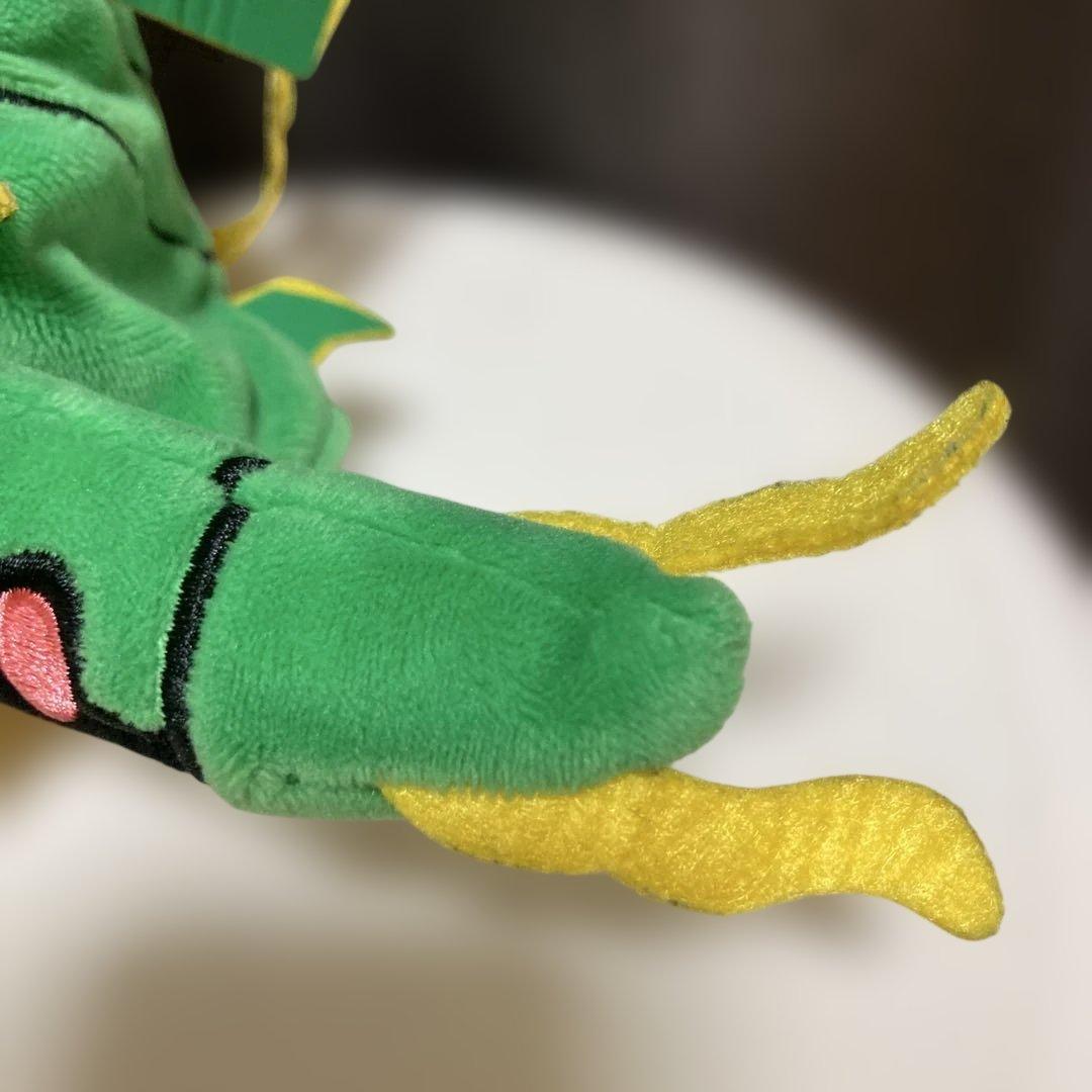 メガレックウザのポンチョを着たピカチュウ ぬいぐるみ