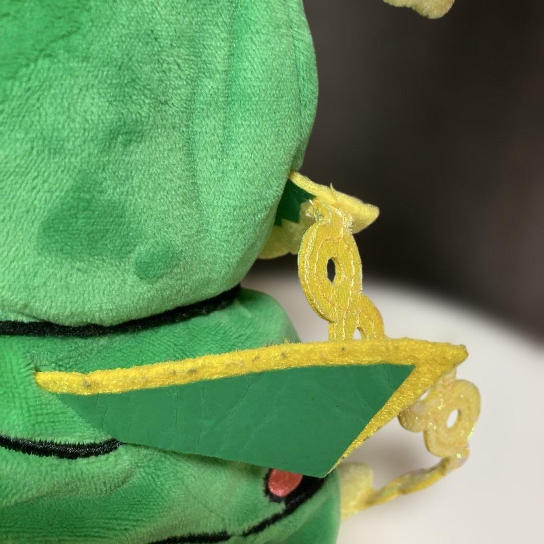 メガレックウザのポンチョを着たピカチュウ ぬいぐるみ