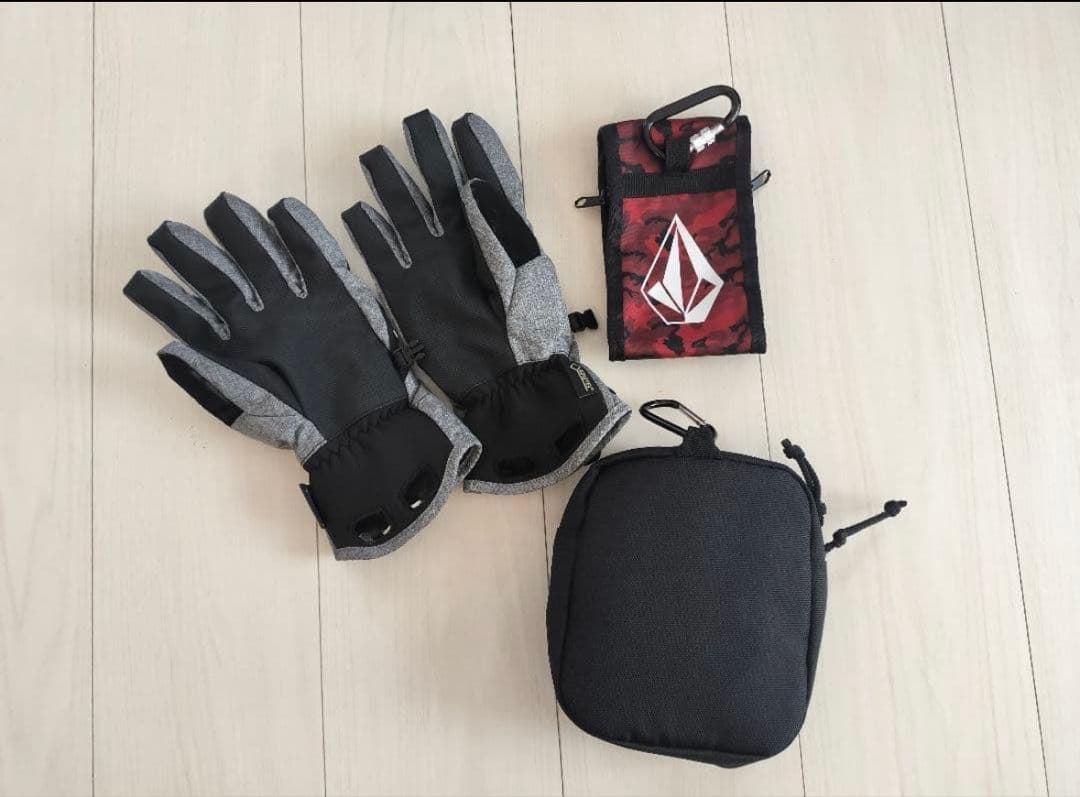 VOLCOM グローブ　パスケース　ポーチ　バッグ　ゴーグル