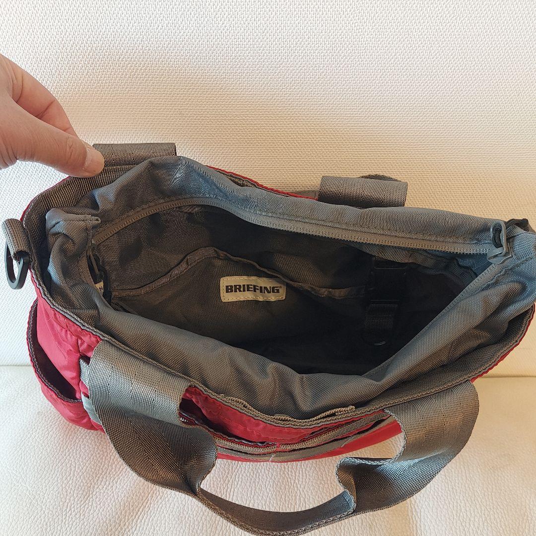 極美品〈BRIEFING〉カートバッグ ブリーフィング ラウンドバッグ 人気色赤
