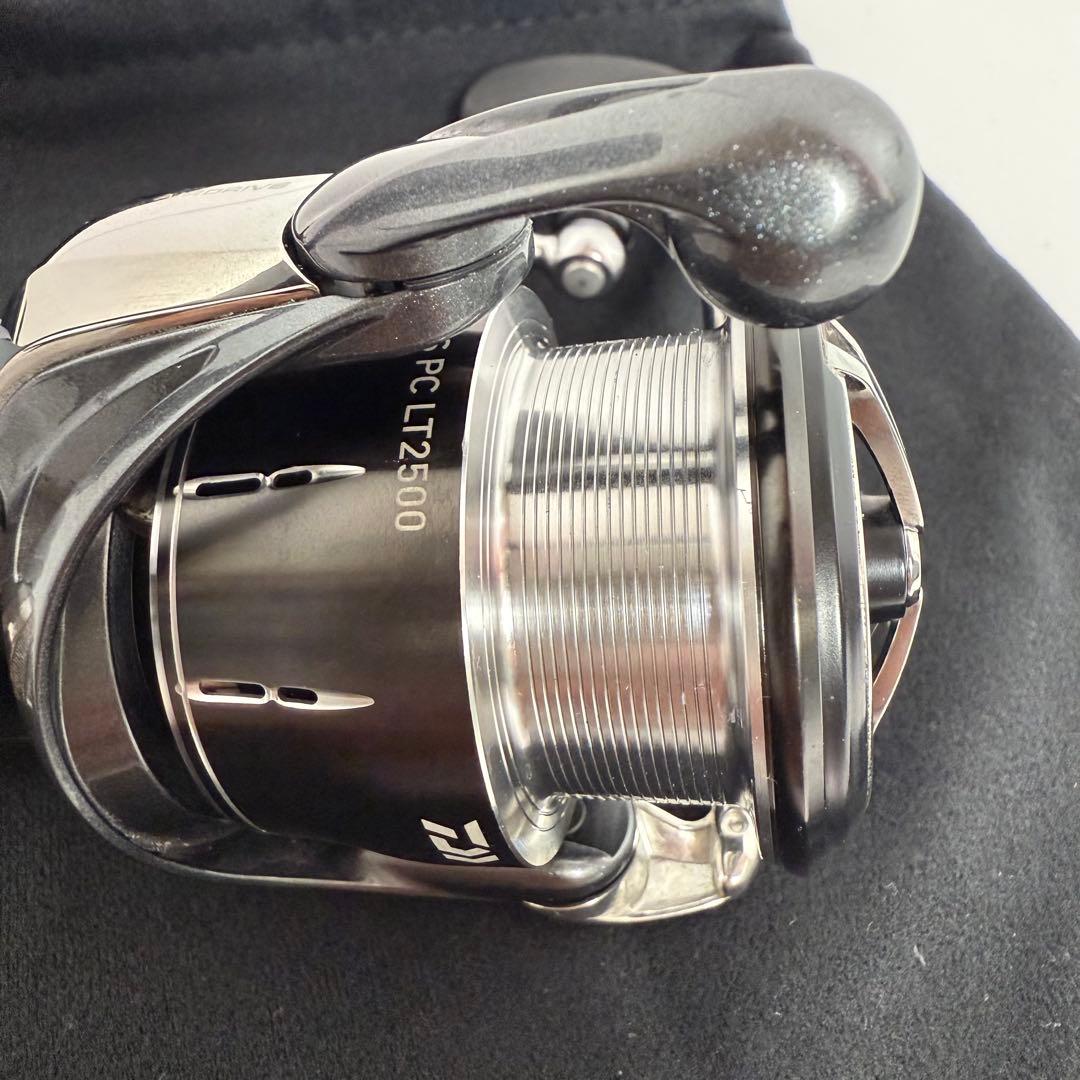 良品　ダイワ 24ルビアス PC LT2500