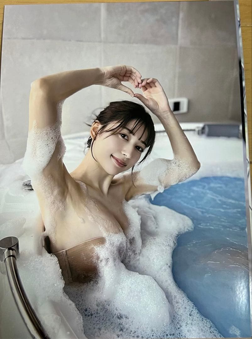 【値下げ交渉可】雪平莉左　2l版生写真　200枚