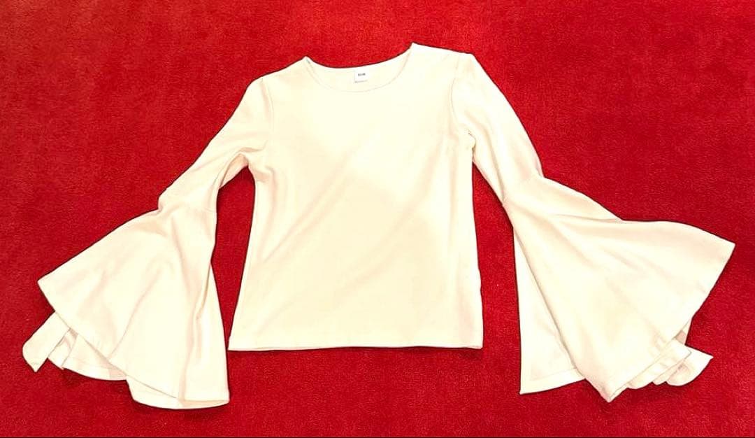 ELIN ホワイト フレアスリーブ トップス M