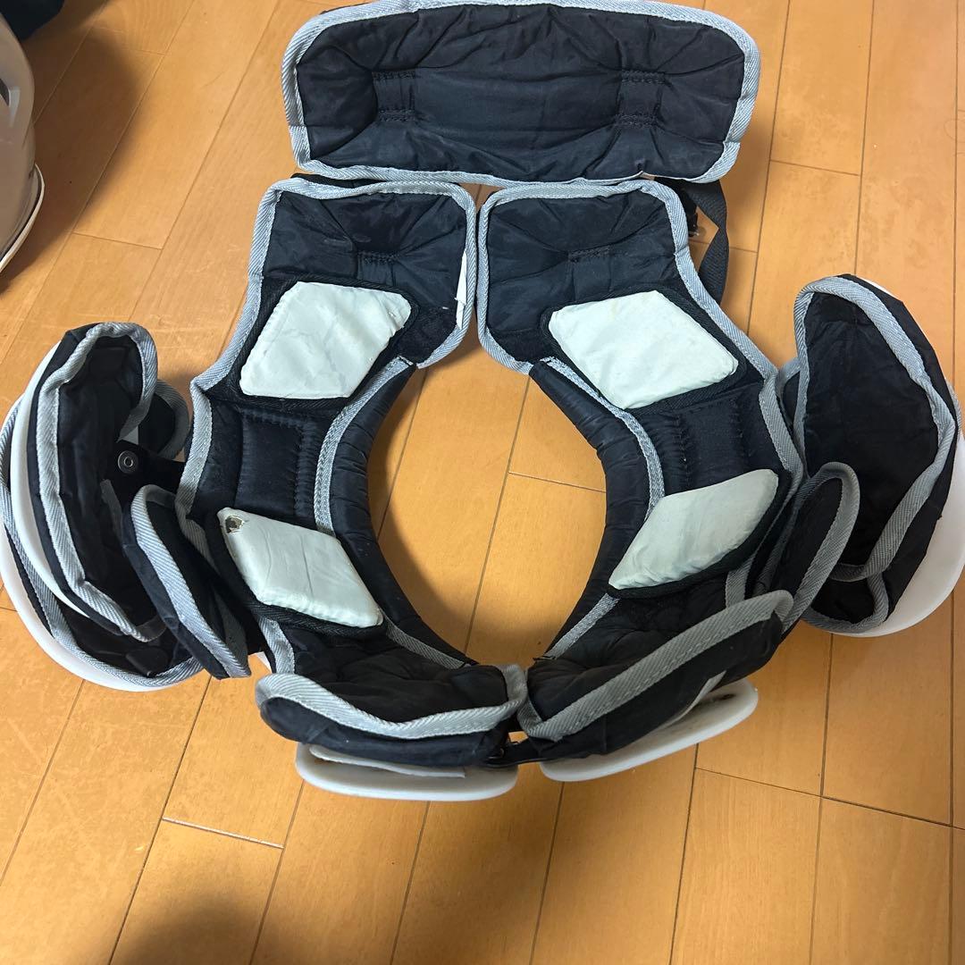 TITAN PRO ショルダーパッド Sサイズ ホワイト/ブラック